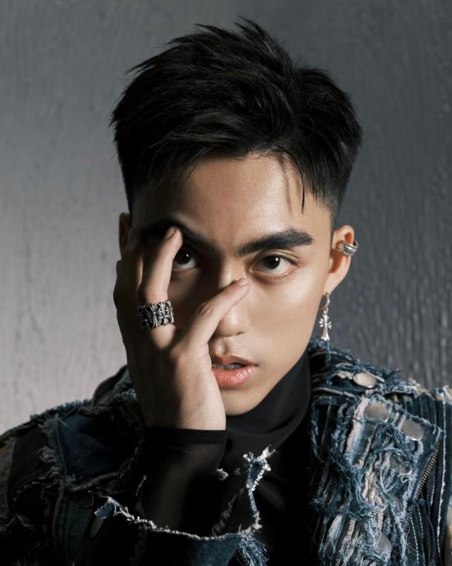 Nam ca sĩ có anh trai là sao hạng S Việt Nam, vừa ra mắt đã nổi tiếng cả nước, hit 126 triệu views - Ảnh 3.