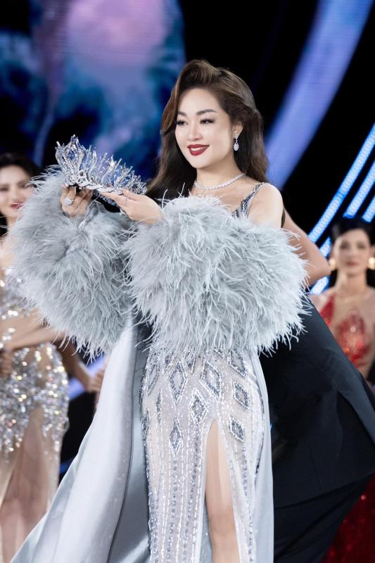 Bộ phim vận vào đời Á hậu Việt vừa bị bắt trong đường dây buôn lậu kim cương xuyên quốc gia- Ảnh 1.