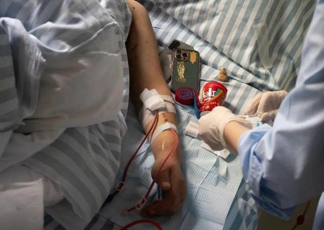Người đàn ông 35 tuổi không rượu hay thuốc vẫn suy thận giai đoạn 3, bác sĩ: 4 món ăn sáng "bơm" chất phá thận vào cơ thể- Ảnh 2.
