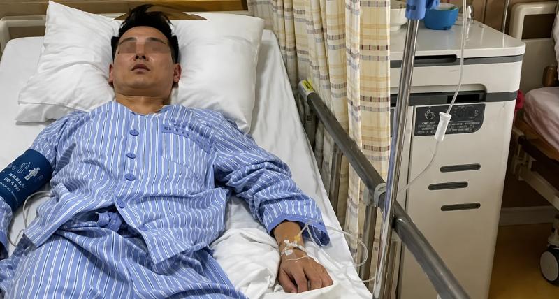 Người đàn ông ung thư dạ dày giai đoạn cuối phát hiện con gái duy nhất không cùng huyết thống: "Tôi 1 mình nuôi con bé hơn 10 năm" - Ảnh 1.