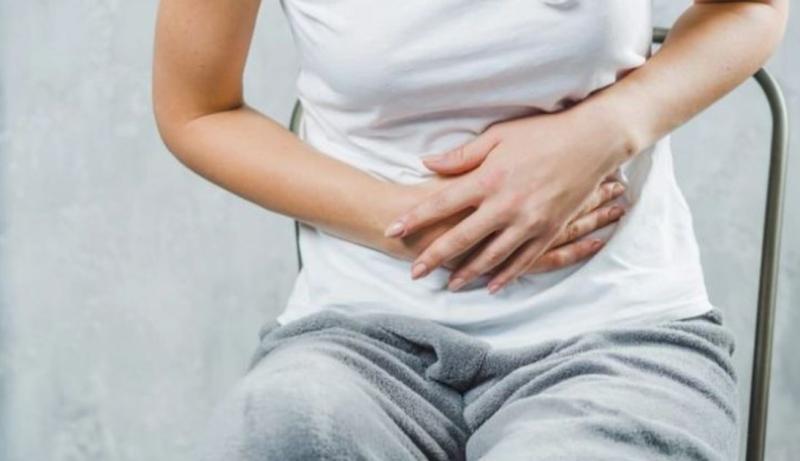 Người phụ nữ 26 tuổi tử vong sau khi thường xuyên bị đau bụng, bác sĩ cảnh báo thói quen "cực độc" - Ảnh 1.