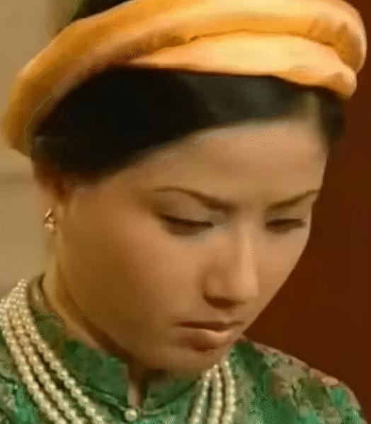 3 mỹ nhân từng đóng vai Nam Phương Hoàng hậu: Người được khen thần thái, người thu hút với hàng trăm triệu lượt xem- Ảnh 14.