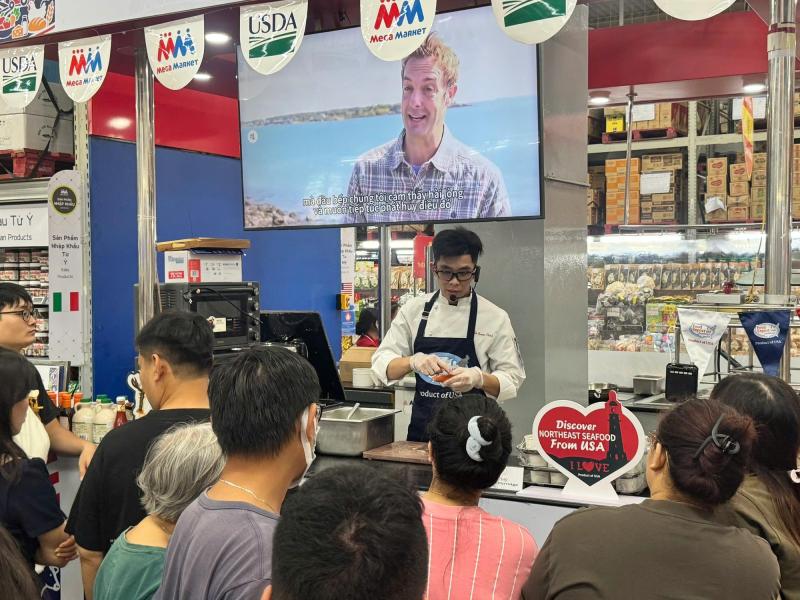 Tôm hùm Mỹ “gây sốt” tại MM Mega Market An Phú với các món Việt đậm đà bản sắc- Ảnh 2.