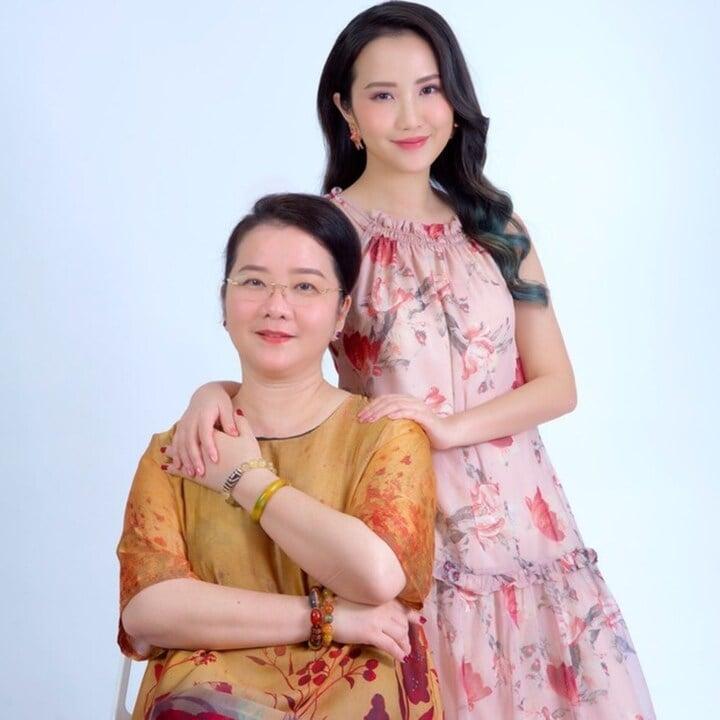 Bất ngờ thân thế người đóng mẹ ruột Nam Phương Hoàng hậu trong phim có Hà Tăng- Ảnh 3.