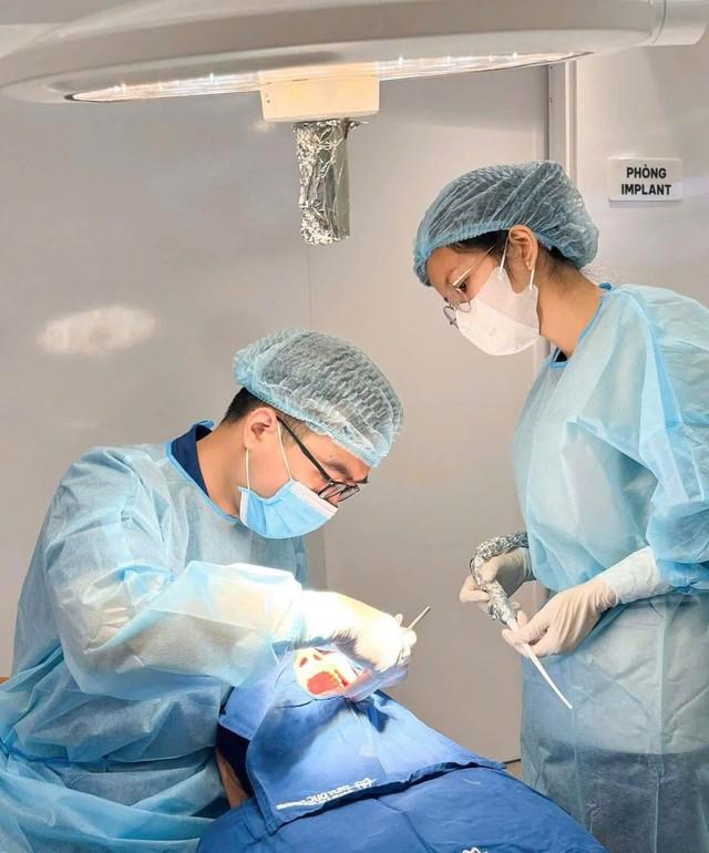 Tâm sự của một bác sĩ chuyên ngành Răng Hàm Mặt: "Điều tôi muốn lấy đi không chỉ là chiếc răng khôn, mà là nỗi sợ của bệnh nhân"- Ảnh 1.