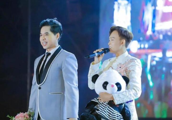 Cậu bé hát đám cưới từng gây sốt truyền hình, giờ đắt show, có nhà riêng tuổi 23- Ảnh 2.