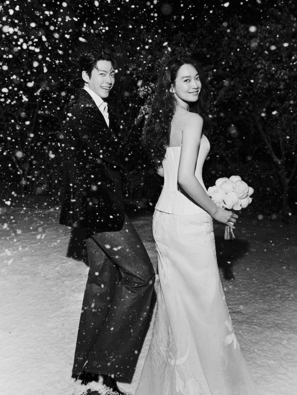 Chuyện gì vừa xảy ra với Shin Min Ah - Kim Woo Bin?- Ảnh 2.