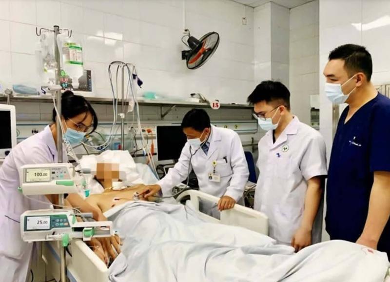 Uống nhầm thuốc cai nghiện, người đàn ông 62 tuổi rơi vào tình trạng nguy kịch - Ảnh 1.