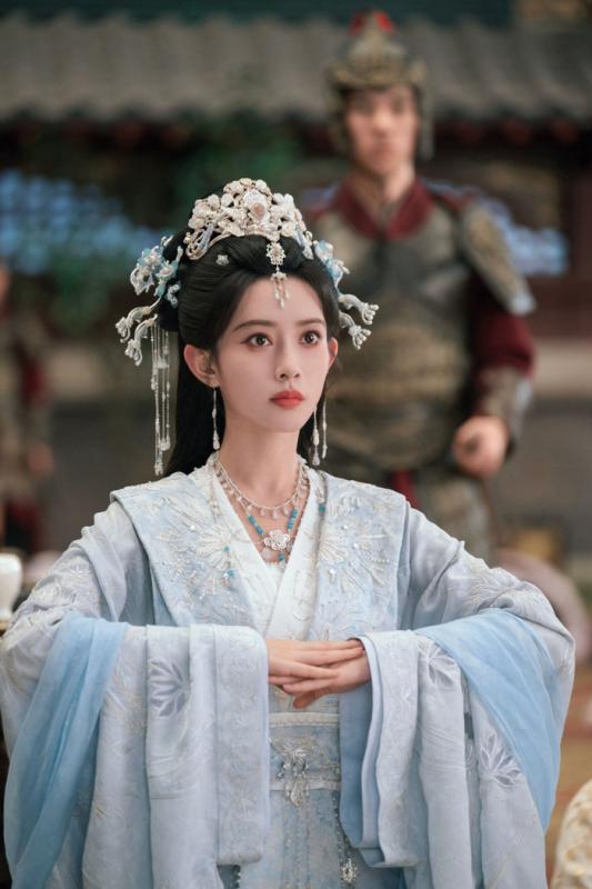 Nói về một màu thì mỹ nhân này vô địch showbiz: Makeup “4000 phim như 1”, đến miếng độn vai cũng dùng đi dùng lại- Ảnh 4.