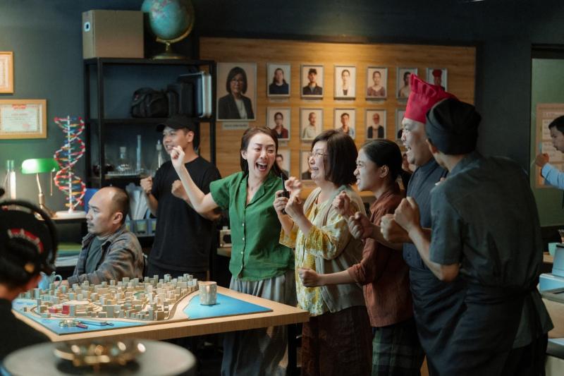 Việt Nam remake phim Trung Quốc 12.000 tỷ chấn động MXH: Cười quặn ruột vì nam chính, ngồi im một chỗ cũng thấy hài- Ảnh 1.