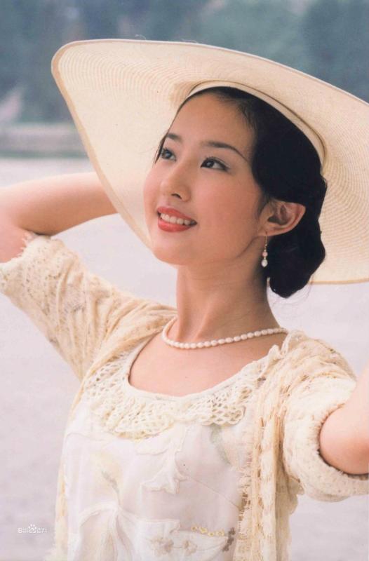 Bức ảnh chứng minh Lưu Diệc Phi mãi mãi là thần tiên tỷ tỷ: Thần nữ trong tranh cũng chỉ đến vậy- Ảnh 5.