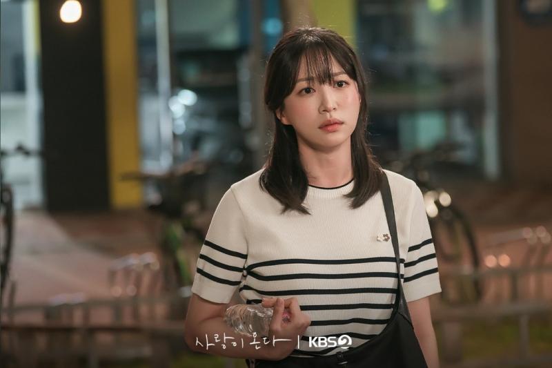 Lọ Lem say rượu thôi có cần phải đẹp vậy không: Má đỏ bừng cuốn dễ sợ, không hoàng tử nào cưỡng nổi đâu- Ảnh 2.