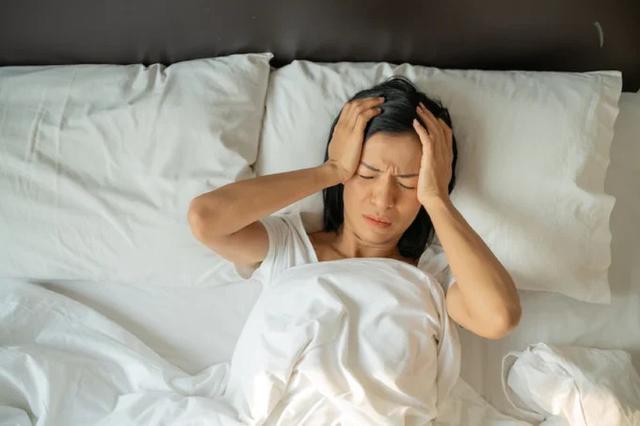 Không ăn nhiều mà bụng vẫn ngày càng to? Chuyên gia nội tiết cảnh báo: Thủ phạm có thể là thói quen hàng triệu người mắc mỗi đêm- Ảnh 2.