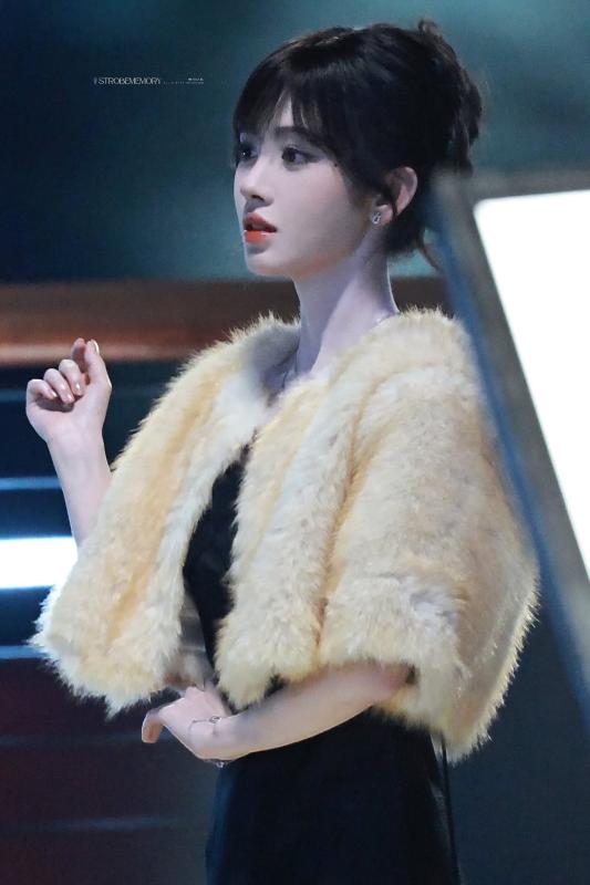 Đang hot mỹ nhân có gương mặt mà mọi trai tồi đều không dám lại gần: Đẹp xuất thần vừa ngắm vừa rén- Ảnh 5.