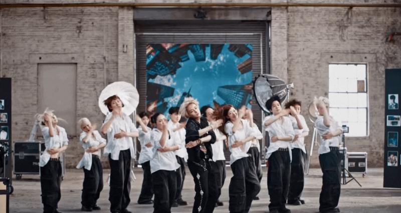 Trai Việt diện áo dài, bưng phở "đại náo" đất Hàn, mang văn hóa Việt Nam rạng danh ở Kpop! - Ảnh 2.