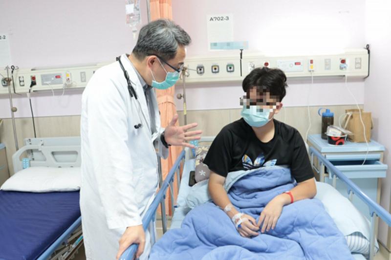 Chàng trai 27 tuổi bỗng nhiên đập phá đồ đạc khiến gia đình phát hoảng, kết luận của bác sĩ khiến ai cũng ngỡ ngàng - Ảnh 1.