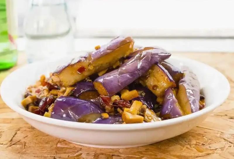 Một đĩa cà tím xào đã gây ngộ độc cho năm người, các bác sĩ cảnh báo: Hãy tránh ăn cà tím theo cách này, nó độc hơn cả thạch tín- Ảnh 1.