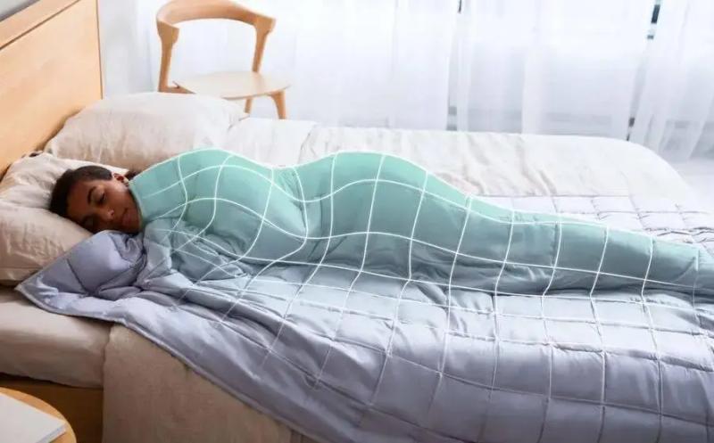 Bật điều hòa vẫn đắp chăn khi ngủ: Thói quen tưởng “ngược đời” lại có lý do - Ảnh 1.