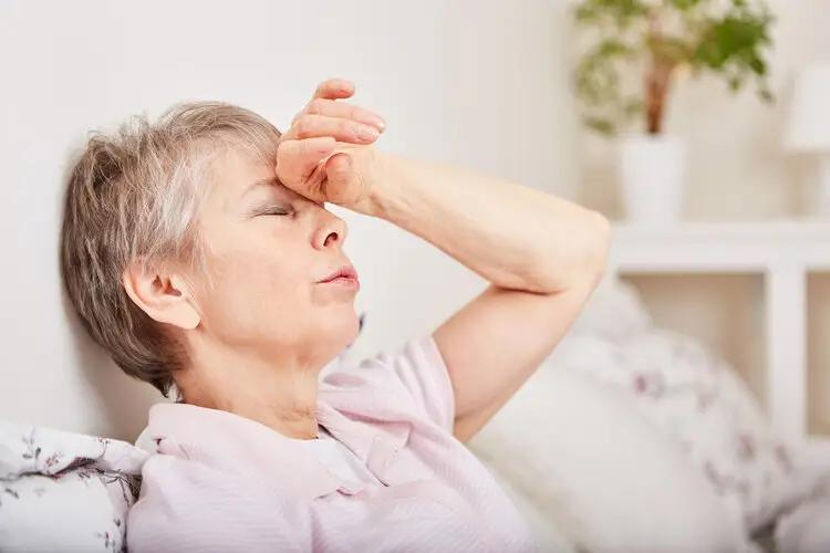 Khô miệng về đêm: Đừng chỉ nghĩ là do thiếu nước, có thể là dấu hiệu của 5 vấn đề sức khỏe - Ảnh 3.