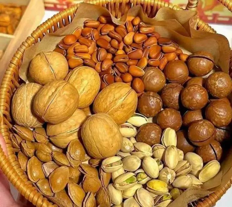 “Tôi chỉ ăn vài miếng thôi mà”: Thói quen tưởng vô hại có thể khiến mỡ máu, huyết áp khó kiểm soát- Ảnh 4.