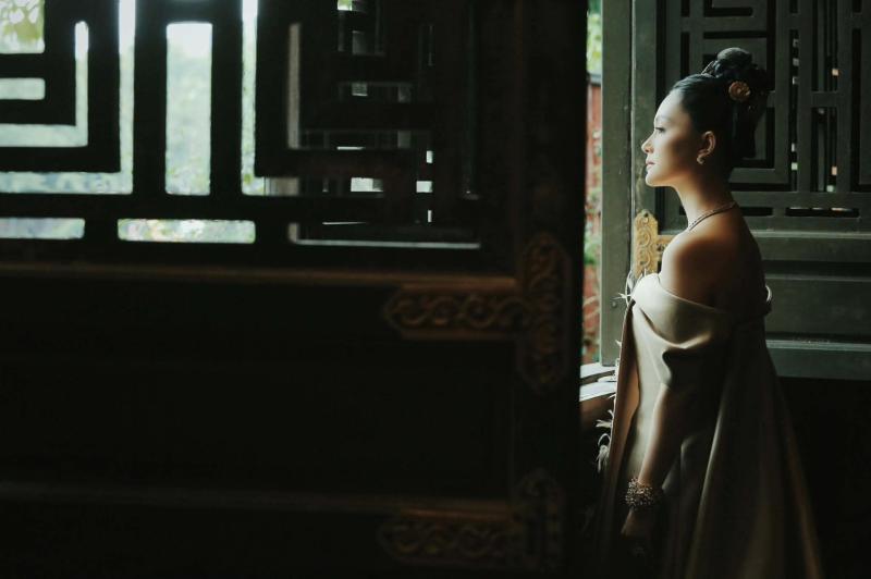 Mỹ nhân Vbiz ai nhìn cũng bảo "không là nữ hoàng cũng là hoàng hậu": Sắc đẹp đúng chuẩn phú quý trời ban- Ảnh 10.
