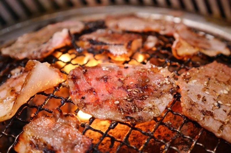 Nam quản lý 45 tuổi bị suy thận vì ngày nào cũng ăn thịt đỏ, bác sĩ cảnh báo 5 sai lầm khi ăn thịt đỏ cực kỳ hại thận - Ảnh 2.