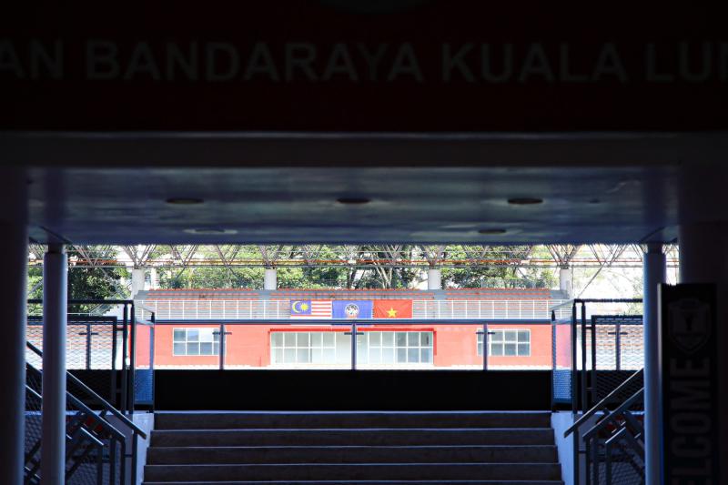 Cận cảnh "chảo lửa" Kuala Lumpur diễn ra trận ĐT Malaysia vs Việt Nam: Mặt cỏ lá gừng khiến Xuân Son còn ngao ngán- Ảnh 7.