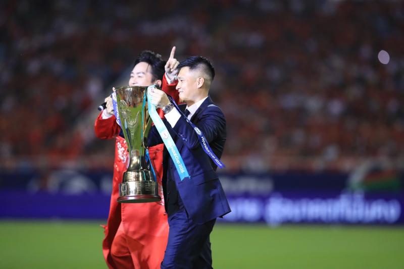 Mỹ Tâm và cả showbiz ăn mừng ĐT Việt Nam vô địch Đông Nam Á, Hoà Minzy check-in SVĐ Mỹ Đình, Diệu Nhi hẹn "đi bão" - Ảnh 1.
