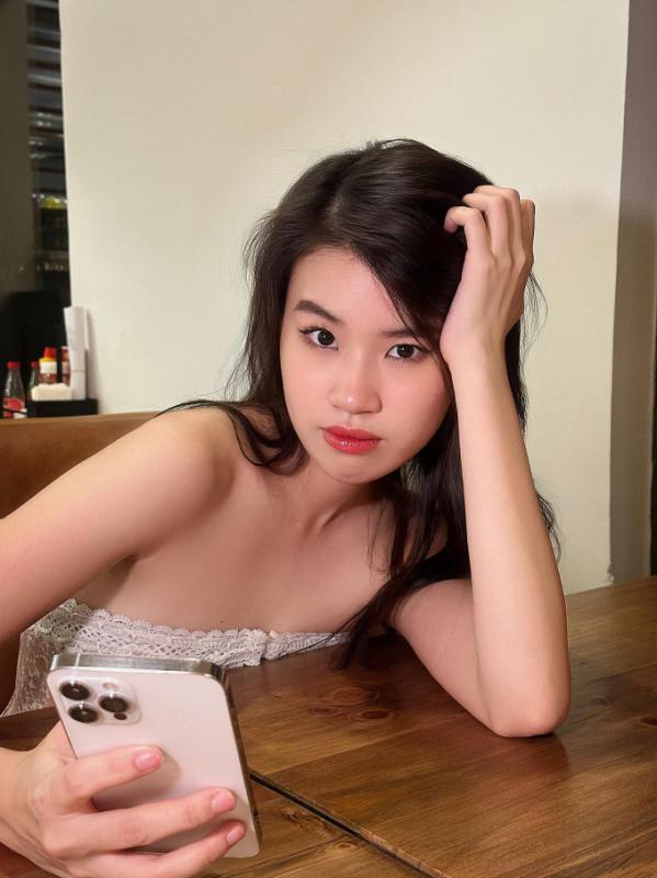 Ca sĩ Việt vừa được đề cử đẹp nhất thế giới: 17 tuổi gây bão toàn cầu, cạo trọc đầu mà vẫn xinh - Ảnh 3.
