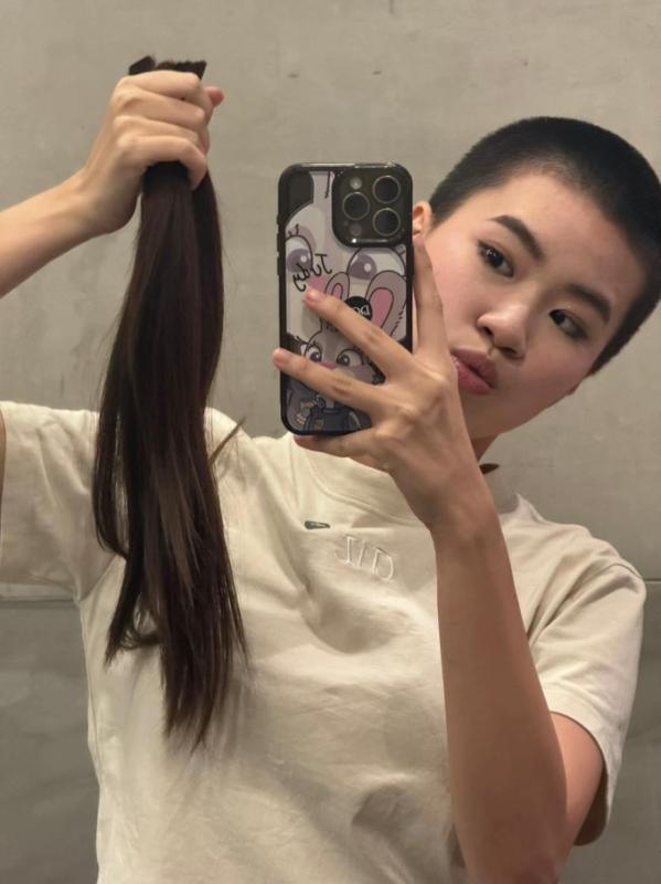Ca sĩ Việt vừa được đề cử đẹp nhất thế giới: 17 tuổi gây bão toàn cầu, cạo trọc đầu mà vẫn xinh - Ảnh 4.