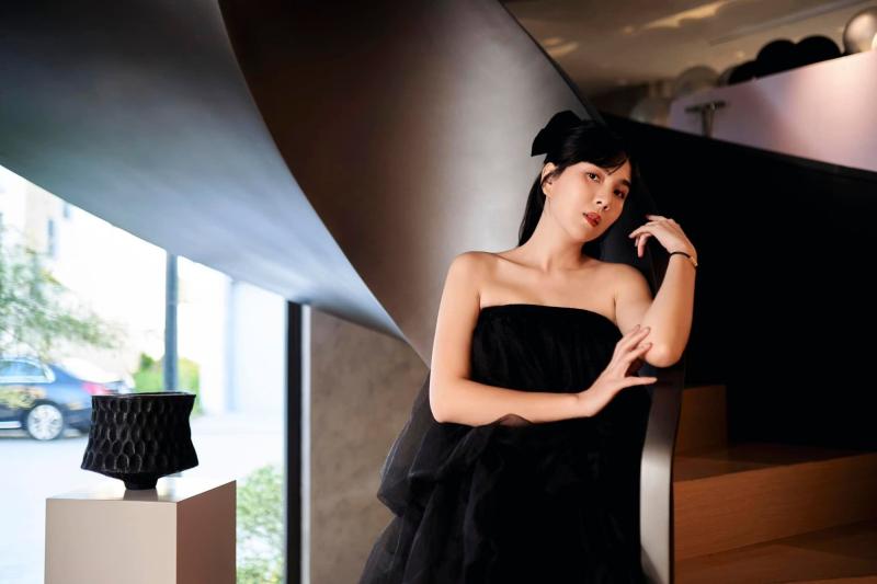 Nữ MC "lỡ 1 lần đò" được thiếu gia Bắc Ninh si mê, rước về làm vợ sống trong biệt thự to như lâu đài- Ảnh 1.