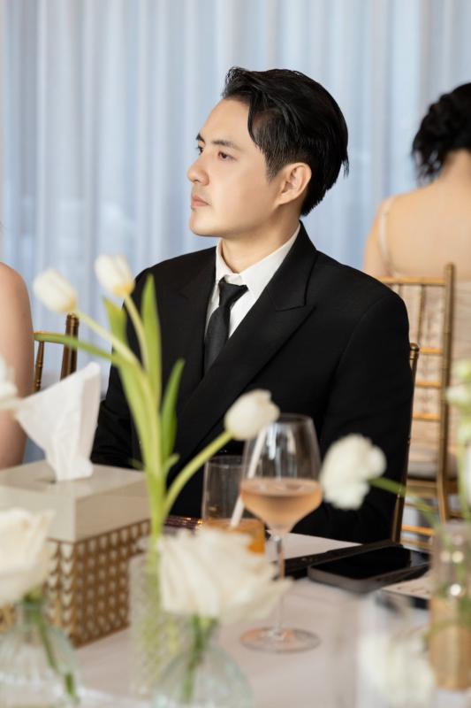 Thiếu gia tập đoàn nhựa nức tiếng Việt Nam: Hát ngọt như "mía lùi", vợ đẹp tài năng hết chỗ chê - Ảnh 9.