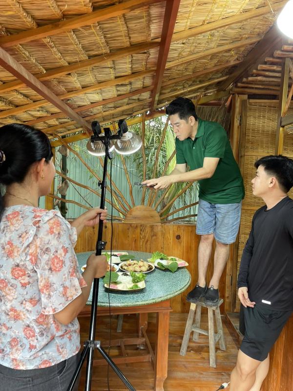 Nam nghệ sĩ đình đám bỏ phố về quê, ở trong nhà lá 36 m2, hằng ngày chỉ làm một việc mà ai cũng ao ước- Ảnh 8.