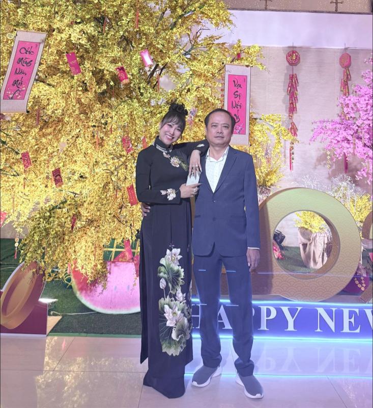 Mẹ đơn thân là Phó viện trưởng được đại gia miền Tây U60 yêu say đắm: Chiều chuộng như "công chúa", đưa về quê ra mắt gia đình - Ảnh 6.
