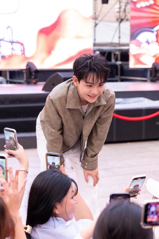 Tổ hợp visual "không điểm chê" tại concert Tổ Quốc Trong Tim: Sơn.K đứng yên cũng gây mê, Cody Nam Võ - TOKI đẹp ngời ngời- Ảnh 15.