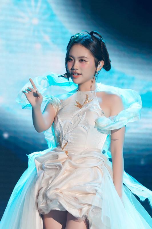 Nữ ca sĩ có đám cưới Khmer Nam Bộ hot nhất hiện tại: Làm CEO ở tuổi 19, có thể kiếm hơn 11 tỷ /năm- Ảnh 6.