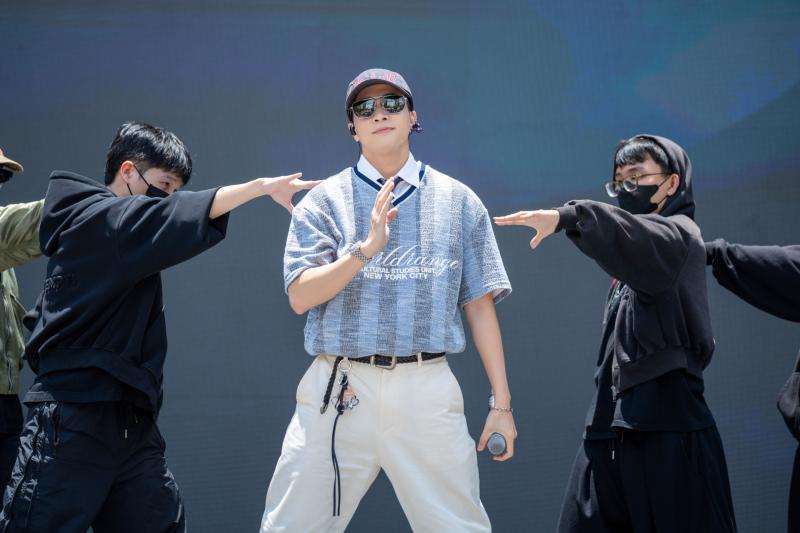 Fandom Yêu Nước cực hot: Sơn.K, Hoàng Tôn, S.T Sơn Thạch cùng loạt sao đổ bộ, sẵn sàng "quẩy tung nóc" WeYoung Stage- Ảnh 5.
