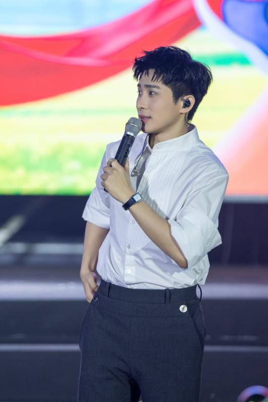 Tổ hợp visual "không điểm chê" tại concert Tổ Quốc Trong Tim: Sơn.K đứng yên cũng gây mê, Cody Nam Võ - TOKI đẹp ngời ngời- Ảnh 2.