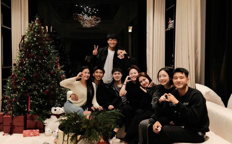 Vì sao Hoà Minzy lại thân thiết với Đình Bắc và nhiều cầu thủ nổi tiếng?- Ảnh 3.