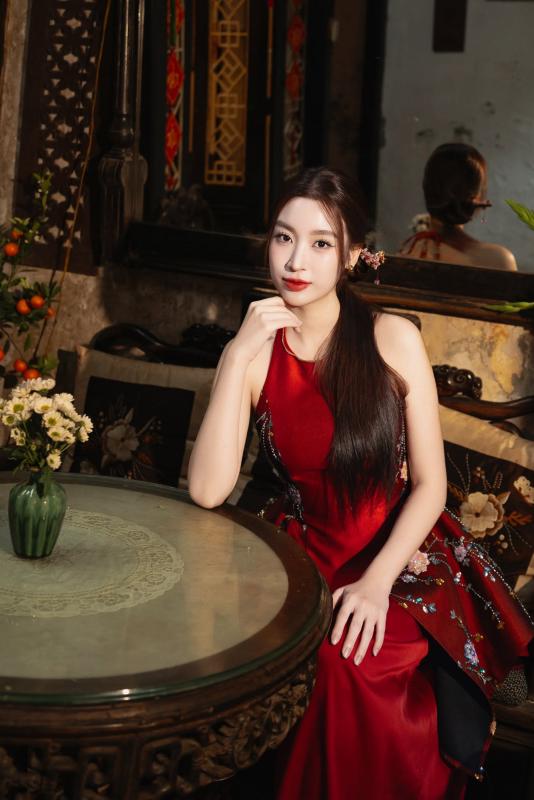 "Hoa hậu nghèo nhất Việt Nam" đứng yên cũng toát khí chất phú bà, visual hậu sinh con thứ 2 gây chú ý- Ảnh 4.
