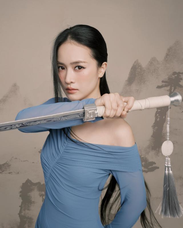 Không ai nhận ra “con gái Trương Ngọc Ánh”: Visual hao hao Đông Nhi và Lan Ngọc, 10 điểm từ mặt đến dáng- Ảnh 5.