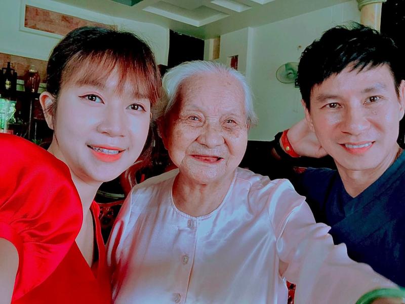 Mỹ nhân Việt làm dâu miền Tây: Là thạc sĩ Luật tại Mỹ, đứng sau 1400 tỷ đồng của chồng- Ảnh 1.