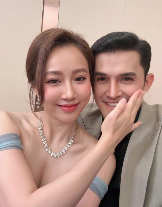 Cặp đôi Vbiz bị team qua đường bắt gặp hẹn hò: Dính nhau sát rạt, phim giả tình thật khó chối cãi- Ảnh 6.