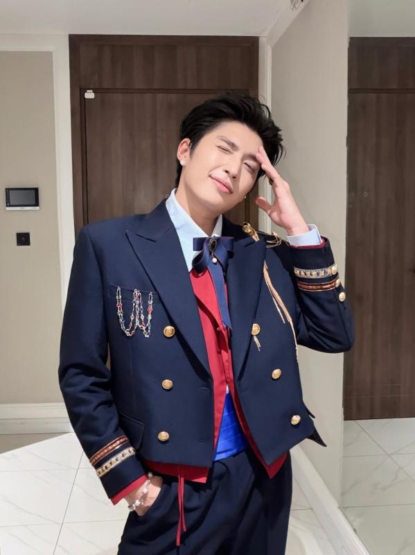 Ca sĩ Việt hái quả ngọt sau gần 10 năm mờ nhạt: Nhạc liên tục chiếm Top 1, nam chính phim điện ảnh hot nhất hiện nay- Ảnh 6.