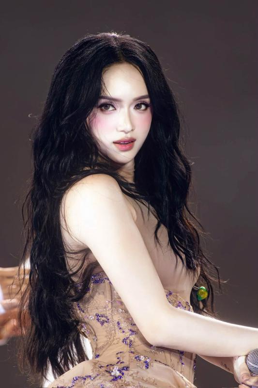 Cú hit làm cả thị trường nhạc Việt phải học theo: Ca sĩ lên đỉnh cao sự nghiệp, 4 lần liên tiếp thống trị Top 1 cả nước- Ảnh 5.