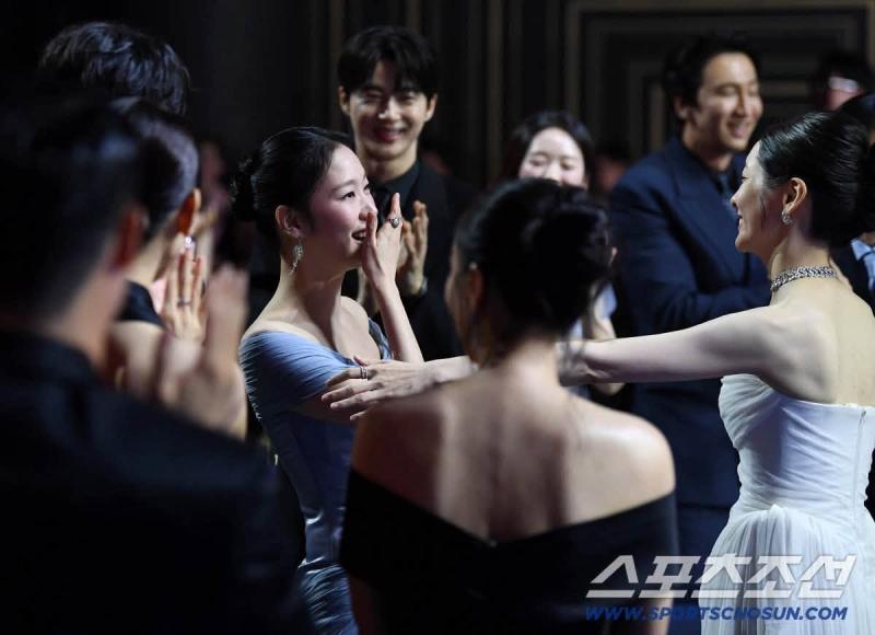 Rồng Xanh 2026: Hyun Bin vụt mất giải Thị đế danh giá, chủ nhân Daesang khiến tất cả tâm phục khẩu phục- Ảnh 3.
