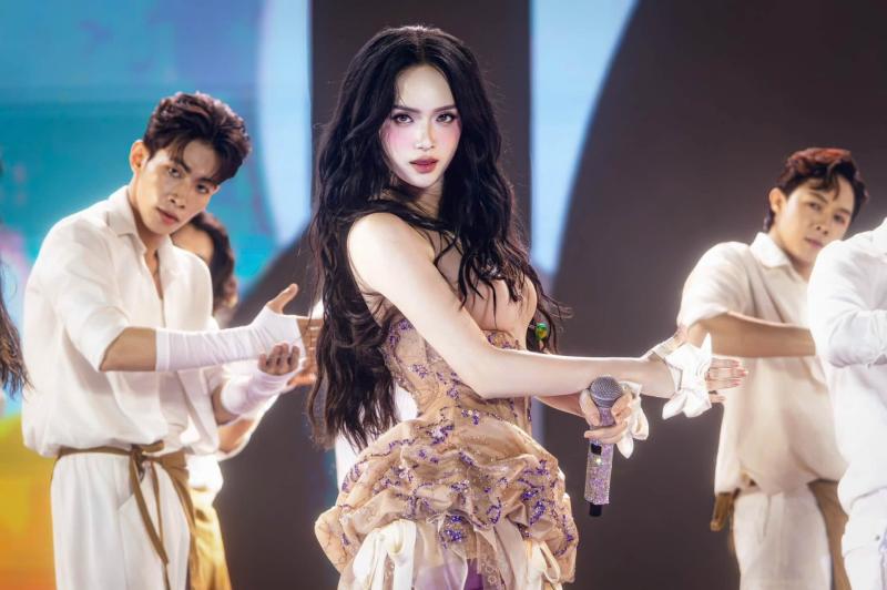 Cú hit làm cả thị trường nhạc Việt phải học theo: Ca sĩ lên đỉnh cao sự nghiệp, 4 lần liên tiếp thống trị Top 1 cả nước- Ảnh 7.