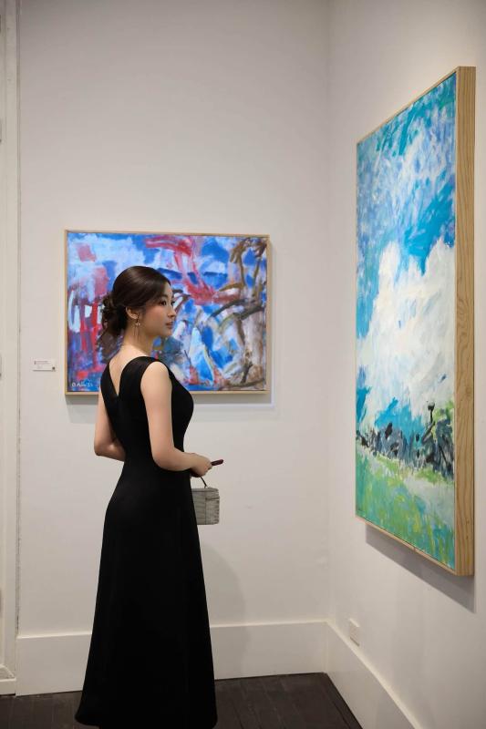 "Hoa hậu nghèo nhất Việt Nam" đứng yên cũng toát khí chất phú bà, visual hậu sinh con thứ 2 gây chú ý- Ảnh 3.