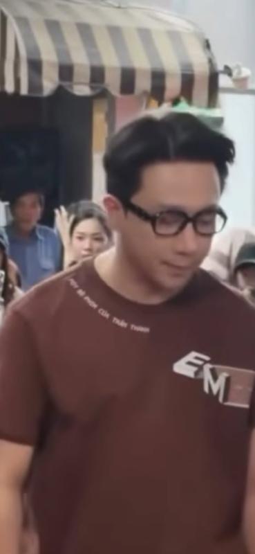 Trấn Thành tung ảnh phim Tết 2027 giấu mặt nam chính, netizen chỉ cần soi 2 điểm là đoán được danh tính- Ảnh 4.