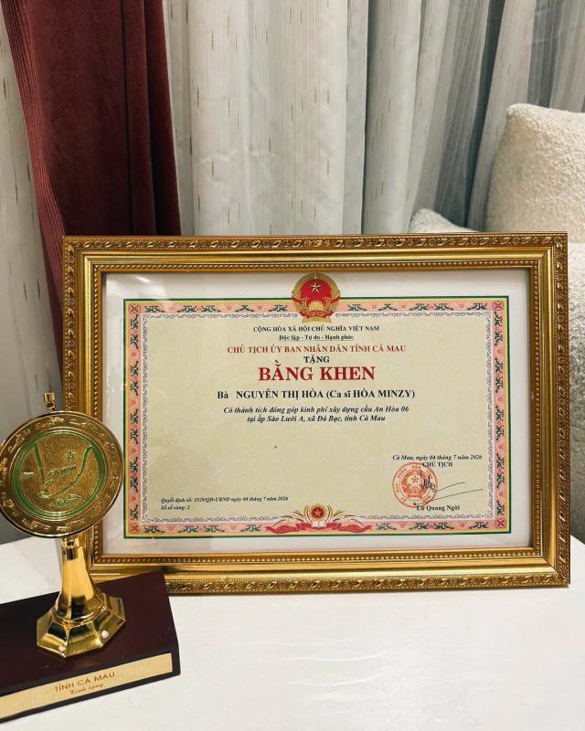 Ca sĩ Việt 2 năm liền dự Lễ kỷ niệm 2/9: Tình duyên - sự nghiệp thăng hoa, liên tục nhận bằng khen danh giá- Ảnh 5.